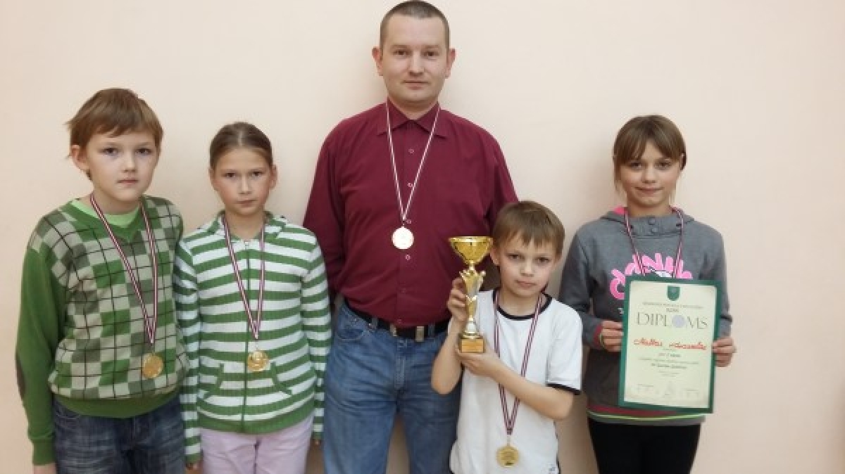 Maltas jaunās cerības dambretē gūst uzvaru Latgales reģiona skolēnu sporta spēlēs